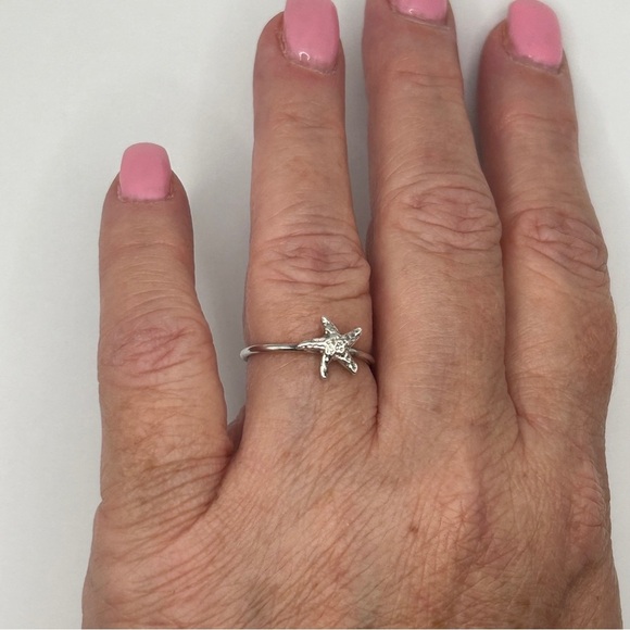 Sterling Silver Dainty Starfish Ring Size 8 - Picture 2 of 9